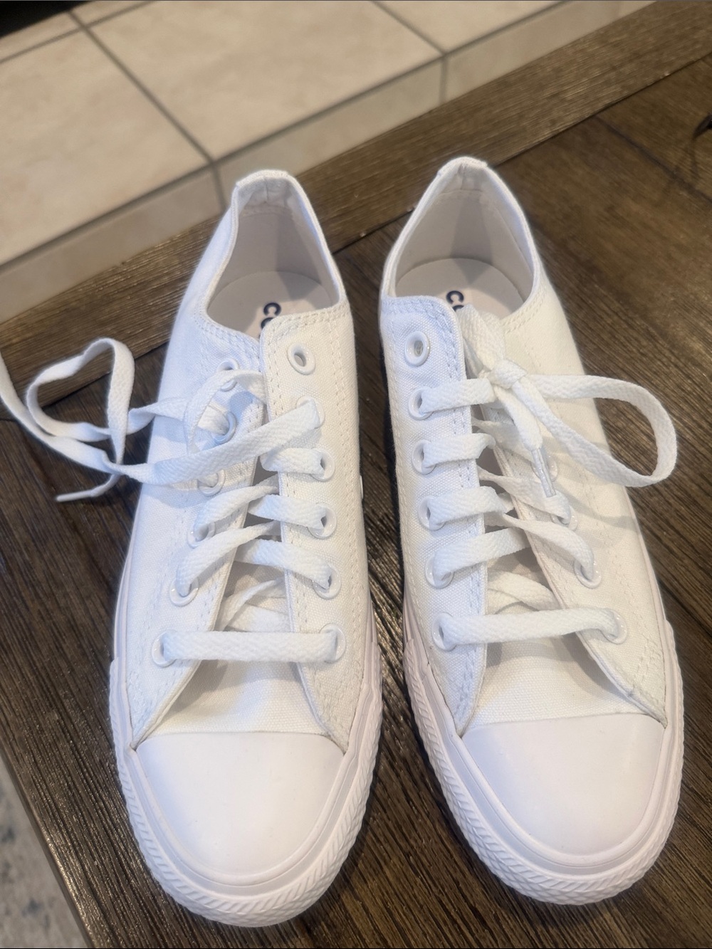 Converse White Canvas Low-Top Sneakers womens 7 men’s 5